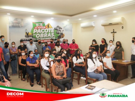 Prefeito de Paranaíba dá posse para novos concursados
