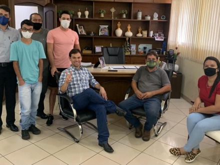 Prefeitura faz reunião técnica com os universitários para regularização do transporte escolar