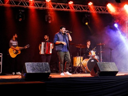 Caique Teodoro e Henrique Martins abrem 1° noite do Espaço Cultural 