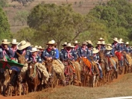 Cavalgada de Taunay resgata tradi��o e une gera��es de cavaleiros