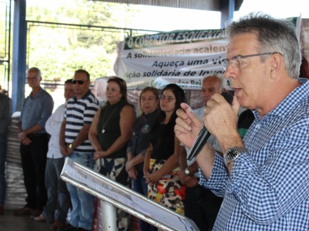 Cobertores doados para popula��o carente