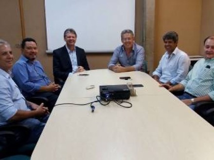 Prefeito busca reabertura do Frigor�fico Marfrig