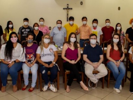 Prefeito Maycol Queiroz assina contratos com equipe da Atenção Primária à Saúde