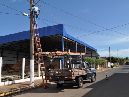 Prefeitura realiza servi�os de reparos e manuten��o da ilumina��o 