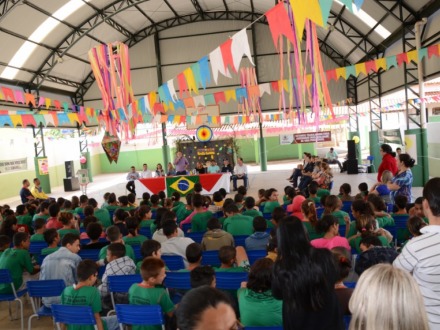 Prefeitura inaugura quadra coberta da Escola Liduvina