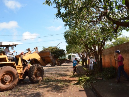 Prefeitura promove limpezas no bairro S�o Jos�