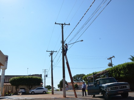  Jardim Inoc�ncia recebe reparos na ilumina��o p�blica