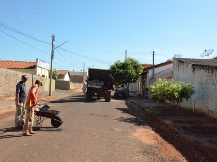 Opera��o tapa-buracos continua na Vila Militar