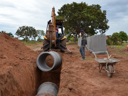 Obras de canaliza��o continuam no Jardim Primavera