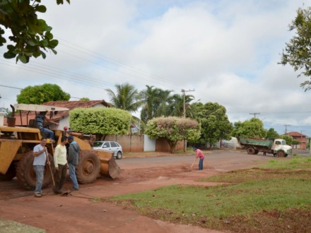 Pra�a recebe limpeza no Santa L�cia