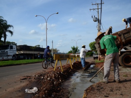 Prefeitura constr�i valeta no Jardim Am�rica