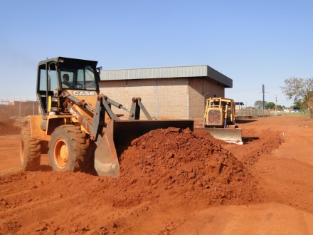 Munic�pio realiza servi�o de terraplanagem para vinda da empresa Asfaltec