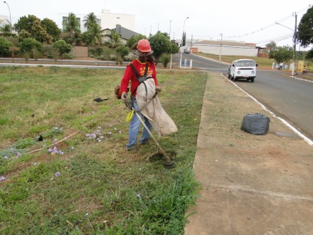 Prefeitura intensifica a limpeza e manuten��o de ruas e terrenos da cidade 