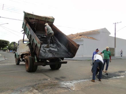 Bairro Jardim Am�rica recebe opera��o tapa-buracos