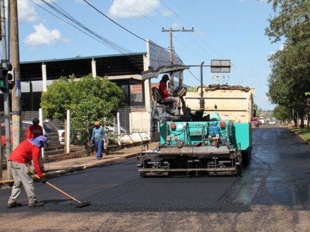 Equipe de Obras continua com recapeamento