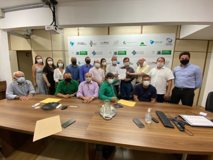 Projeto de reforma da Santa Casa é entregue ao Governo pelas mãos do prefeito e deputado