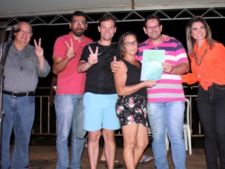 Prefeitura em ação: entrega de 30 escrituras, esporte, cultura, educação e saúde para a população de Paranaíba