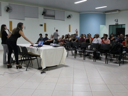 Secretaria de Sa�de promove palestra com a M�dica Infectologista Lauren Zogbi