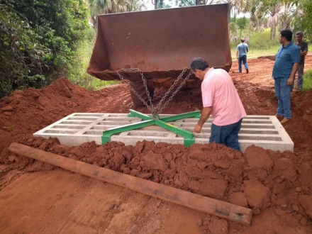 Prefeitura instala mata-burros de concreto na regi�o do Tamandar�