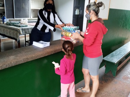 Prefeitura iniciou entrega de kits de merenda escolar