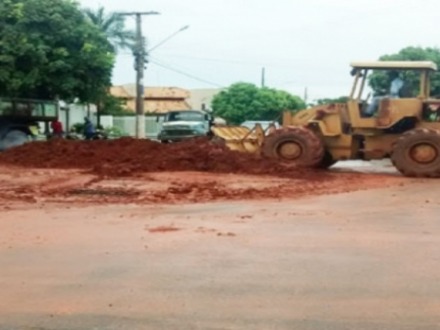 Secretaria de Obras retira rotat�ria inacabada de Avenida