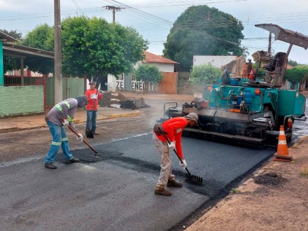 Rua Salomão João recebe recapeamento asfáltico 