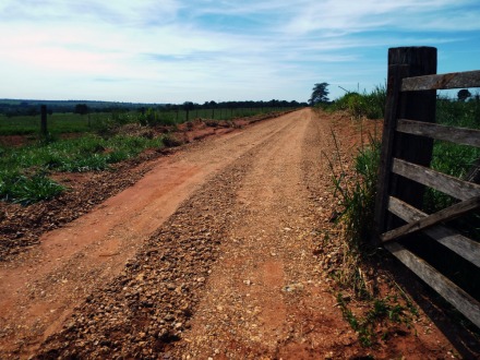 Secretaria de Obras realiza trabalho de recupera��o de estradas no meio rural