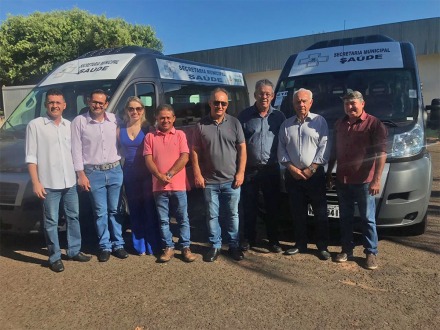 Com recursos da Sa�de, Prefeitura adquiriu duas vans para transporte de pacientes 