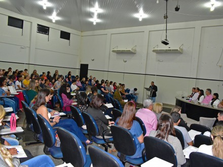 Evento debate import�ncia da luta contra a viol�ncia feminina