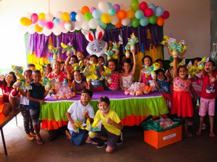 Crianças atendidas pelo C.C.F.V “Wanderlan Alves Freitas Filho” ganham ovos de Páscoa