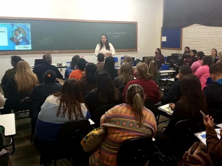 Educação realiza formação com professores da Rede