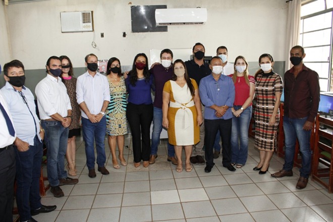 Entega de ar condicionado Escola Maria Luiza