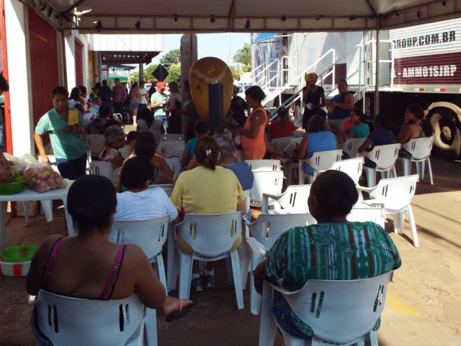Carreta da Sa�de atende no Jardim Am�rica