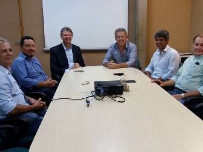 Prefeito busca reabertura do Frigor�fico Marfrig