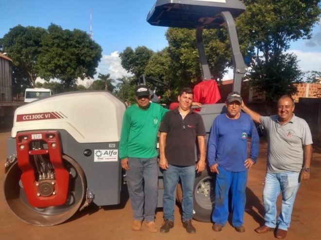 Prefeitura adquire rolo compactador modelo CC1300C VI