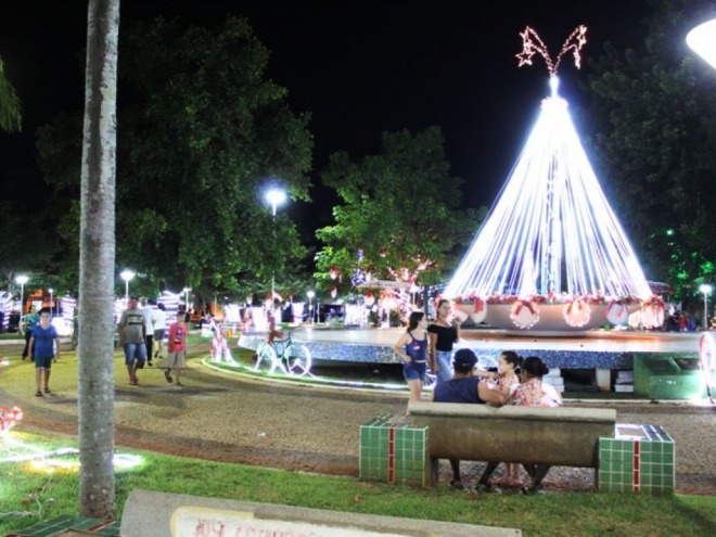 Pra�a da Rep�blica iluminada para o Natal
