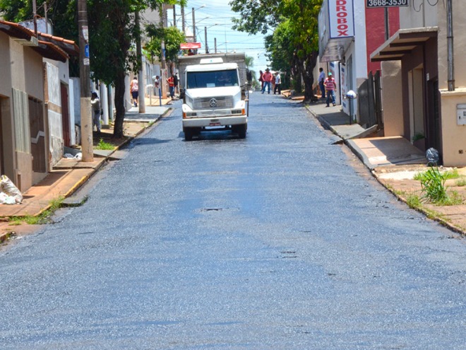 Vig�rio Salles recebe 2 mil metros  quadrados de recapeamento