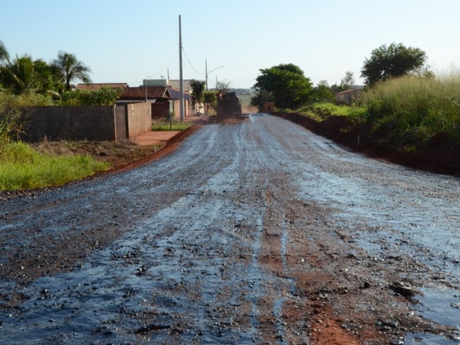 Rua no Daniel III recebe asfalto