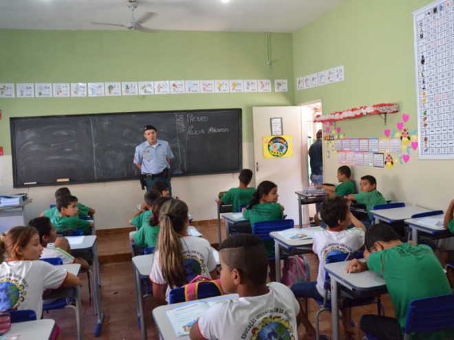 Iniciam aulas do Proerd nas escolas de Parana�ba