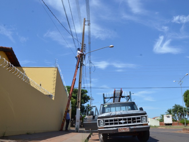 Prefeitura realiza melhorias na ilumina��o da Rua Macrino Queiroz