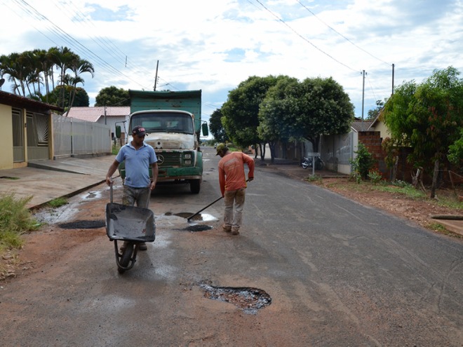 Prefeitura realiza opera��o tapa-buracos no Jardim Am�rica