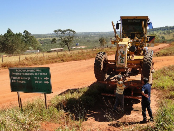Distrito do Tamandar� recebe servi�os de patrolamento e cascalhamento