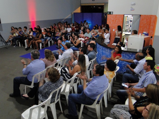 Galpo cultural aberto com acervo da Biblioteca municipal Galpo cultural aberto com acervo da Biblioteca municipal