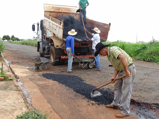 Bairro S�o Jos� � beneficiado com opera��o tapa-buracos