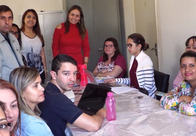 Educadores discutem volta s aulas Educadores discutem volta s aulas