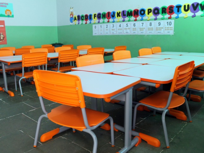 Escolas e CEINFS municipais recebem novas mesas e cadeiras 