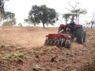 Secretaria de Agricultura e Pecu�ria ajuda produtor rural com trator 