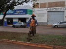 Avenida Tr�s Lagoas recebe servi�o de limpeza