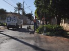 Prefeitura efetua podas de �rvores na Visconde de Taunay 