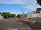 Canaleta � constru�da na Rua Maria C�ndida